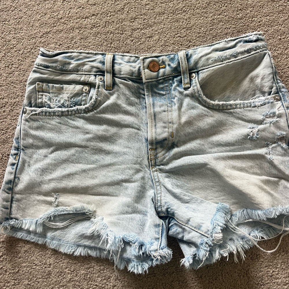 Free People Light Wash Distressed Denim Shorts size 26
